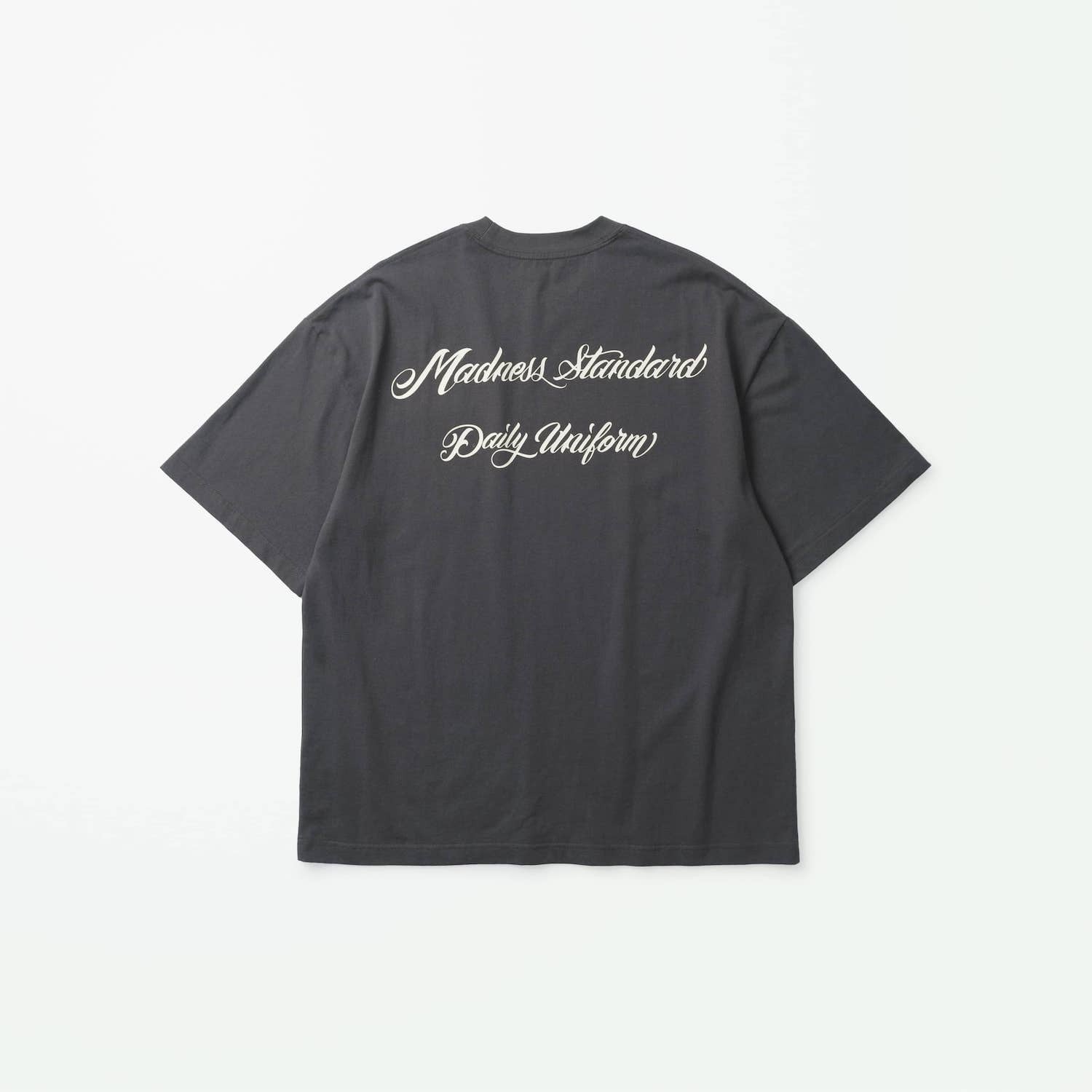 MADNESS STD. UNIFORM SCRIPT POCKET T-SHIRT