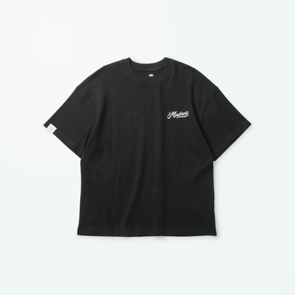 MADNESS BADGE (L) UNIFORM T-SHIRT
