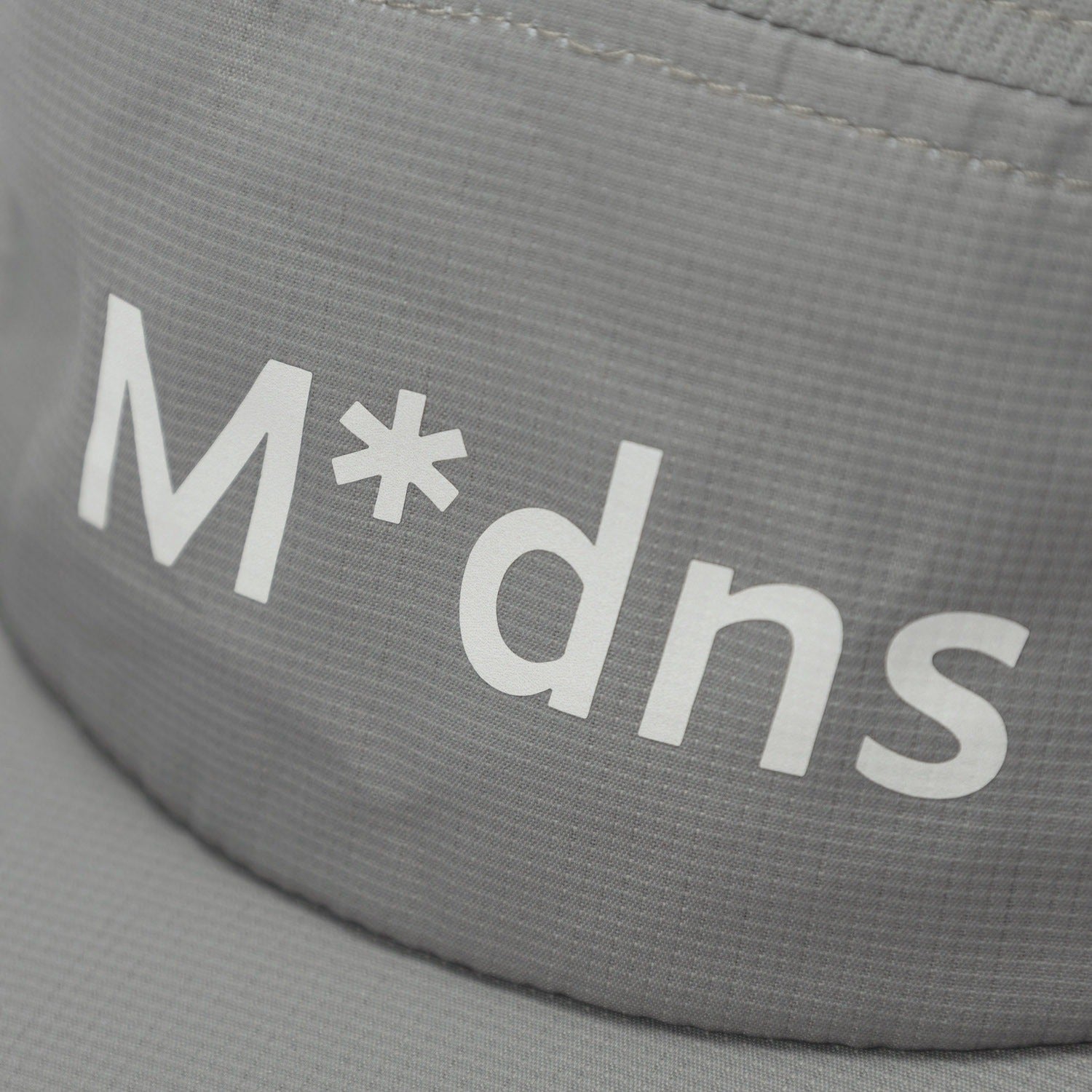 MADNESS STRETCH FEATHER WEIGHT RUNNING CAP